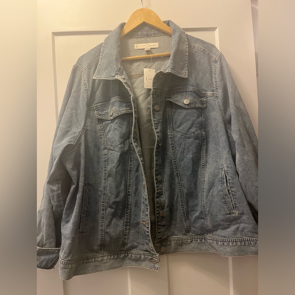 NWTs, light wash jean jacket size 22/24